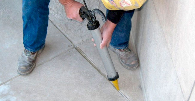 Каким герметиком заделать швы в бетоне